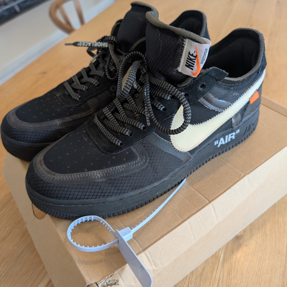 Nike Men's Black and White Sneakers